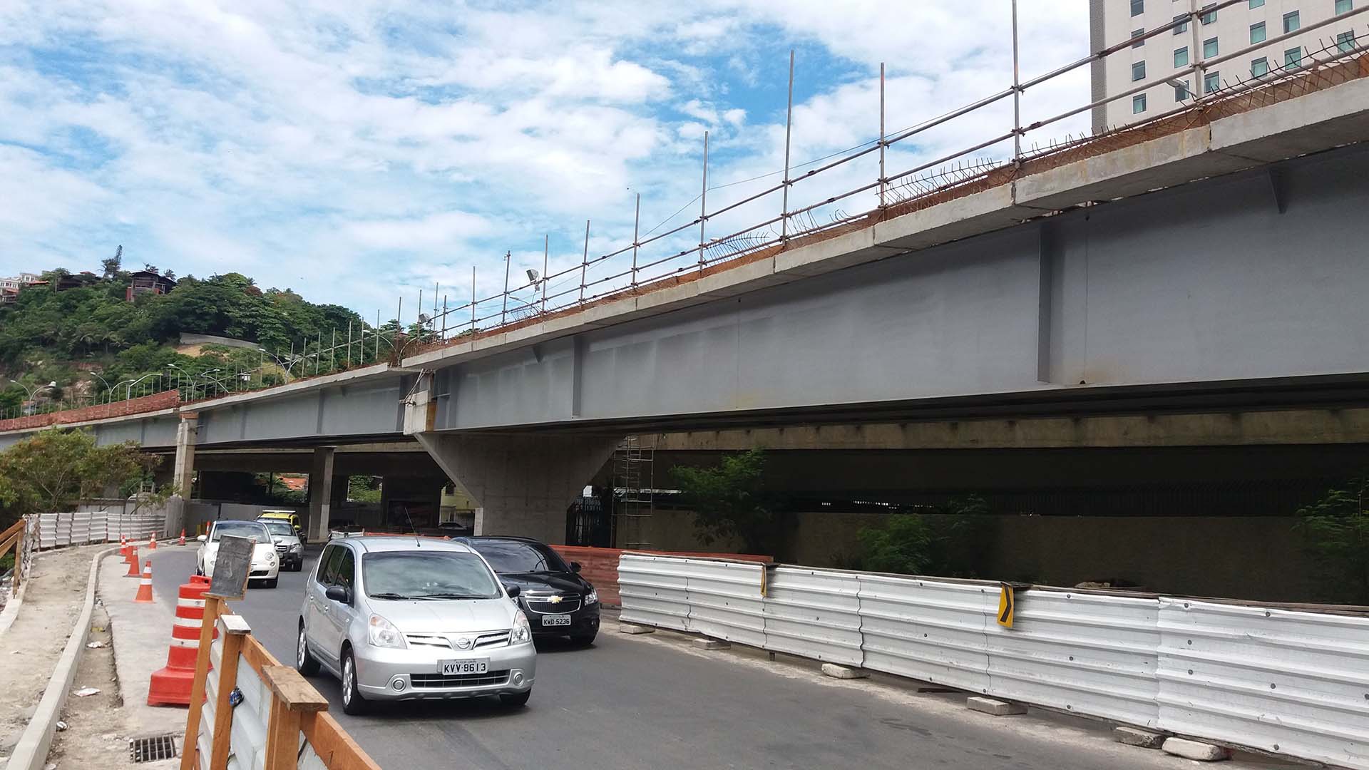 Fabricação, fornecimento e montagem de estruturas metálicas para a construção.