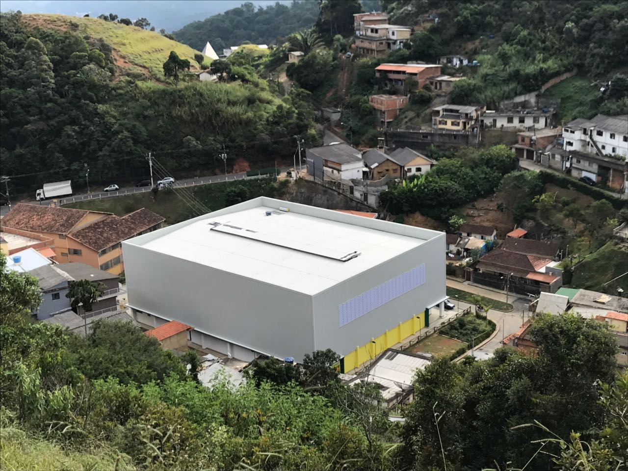 Fabricação, fornecimento e montagem de estruturas metálicas para a construção.